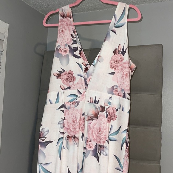 Floral pants romper size XL - Picture 9 of 13